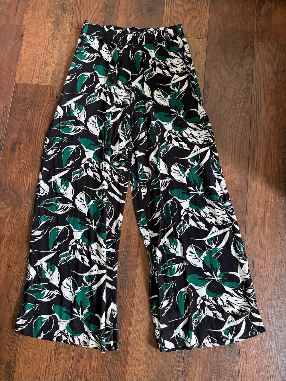GAP Black, White & Green Floral Wide Leg Pants
